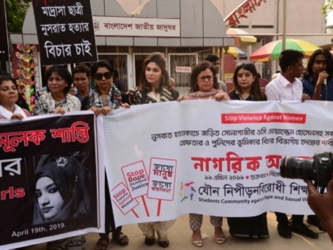 Tòa án Bangladesh kết án tử hình 16 người vì thiêu chết nữ sinh tố giác hiệu trưởng nhà trường xâm hại tình dục    - ảnh 1