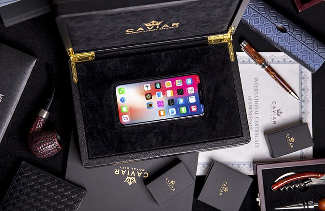 Ngắm iPhone X bằng vàng ròng mừng ông Putin tái đắc cử tổng thống - ảnh 1