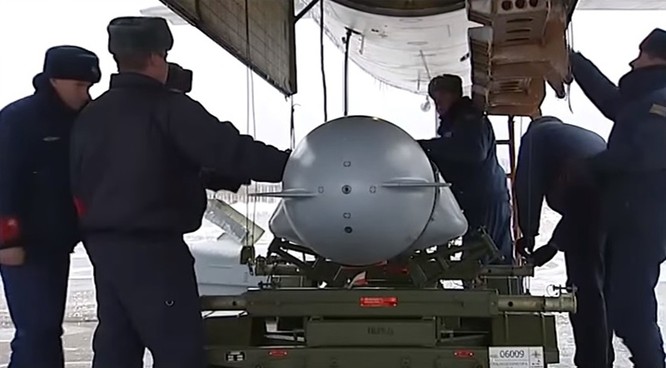 Chiến sự Syria: Nga phóng tên lửa chiến lược Kh-555 tấn công khủng bố - ảnh 1