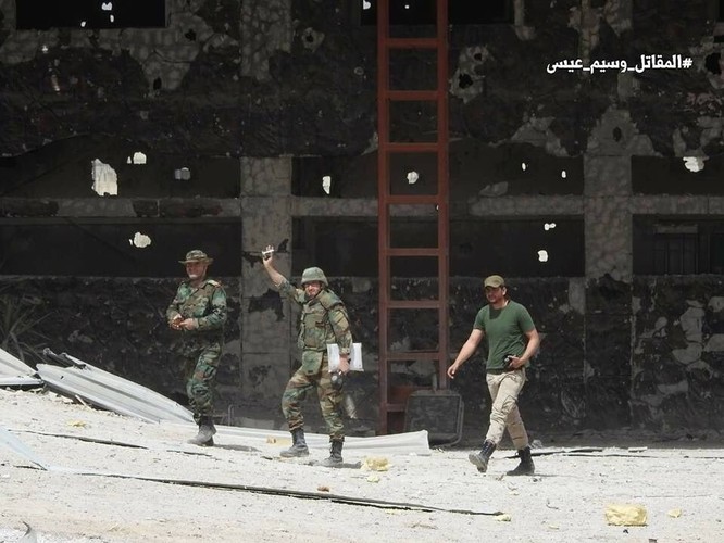Quân đội Syria tung đòn vào “pháo đài” thánh chiến Đông Ghouta, chiếm xưởng chế tạo xe bom cảm tử - ảnh 4