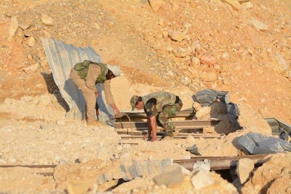 Quân đội Syria chiếm giữ kho vũ khí khủng và tên lửa đạn đạo của phe thánh chiến ở Qalamoun - ảnh 4