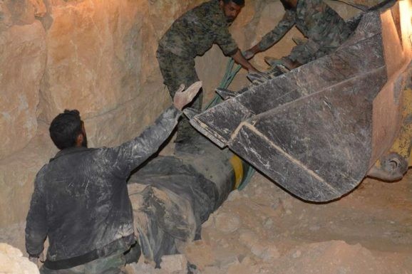 Quân đội Syria chiếm giữ kho vũ khí khủng và tên lửa đạn đạo của phe thánh chiến ở Qalamoun - ảnh 5