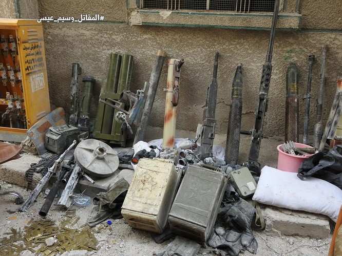 Quân thánh chiến Syria cố thủ ven Damascus đầu hàng, di tản về miền bắc Aleppo - ảnh 2