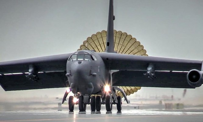 Mỹ lại tung “pháo đài bay” B-52H đến Biển Đông đe Trung Quốc? - ảnh 1