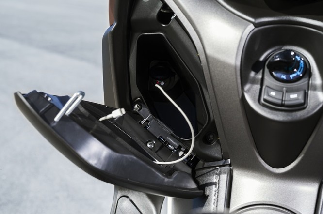 Yamaha X-Max 250 2018 chính thức có giá bán từ 145 triệu đồng - ảnh 13