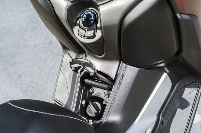 Yamaha X-Max 250 2018 chính thức có giá bán từ 145 triệu đồng - ảnh 23