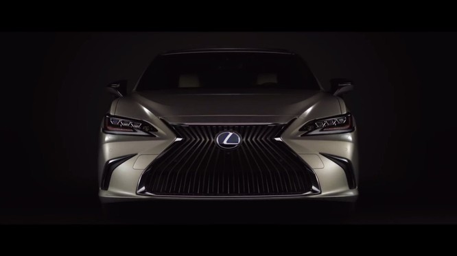 Lexus bất ngờ tiết lộ những hình ảnh đầu tiên của ES 2019 thế hệ mới - ảnh 1