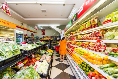 Các tiểu thương chợ truyền thống làm thế nào để “đấu” với siêu thị và chuỗi cửa hàng tiện lợi? - ảnh 1