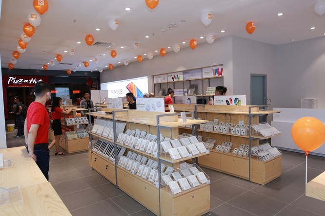 “Đột nhập” cửa hàng Mi Store rộng hơn 240m2 đầu tiên tại Hà Nội - ảnh 2