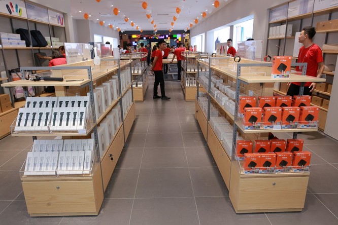 “Đột nhập” cửa hàng Mi Store rộng hơn 240m2 đầu tiên tại Hà Nội - ảnh 4