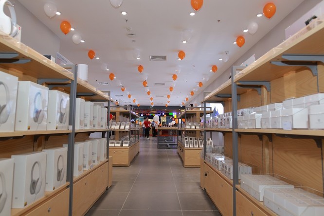 “Đột nhập” cửa hàng Mi Store rộng hơn 240m2 đầu tiên tại Hà Nội - ảnh 6