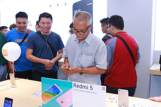 “Đột nhập” cửa hàng Mi Store rộng hơn 240m2 đầu tiên tại Hà Nội - ảnh 9