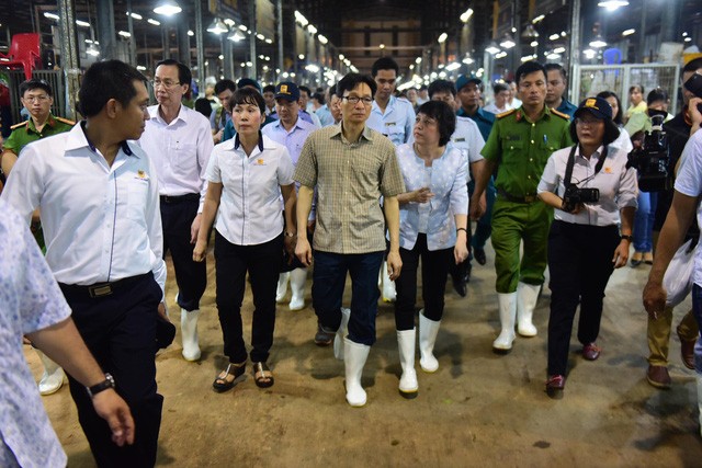 Phó thủ tướng Vũ Đức Đam thị sát chợ đầu mối Bình Điền (Q.8, TP. HCM) - ảnh 1