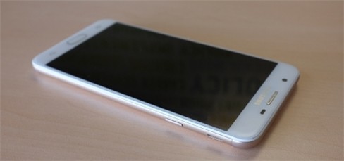 Galaxy J7 Prime với cảm biến vân tay sắp về Việt Nam ảnh 3