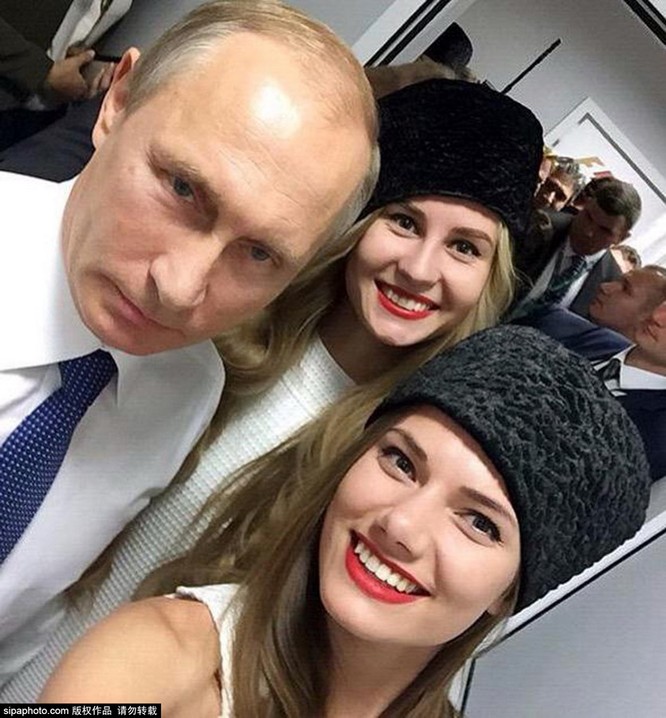 Người mẫu Nga xúc động vì được tổng thống Putin hỏi địa chỉ ảnh 1