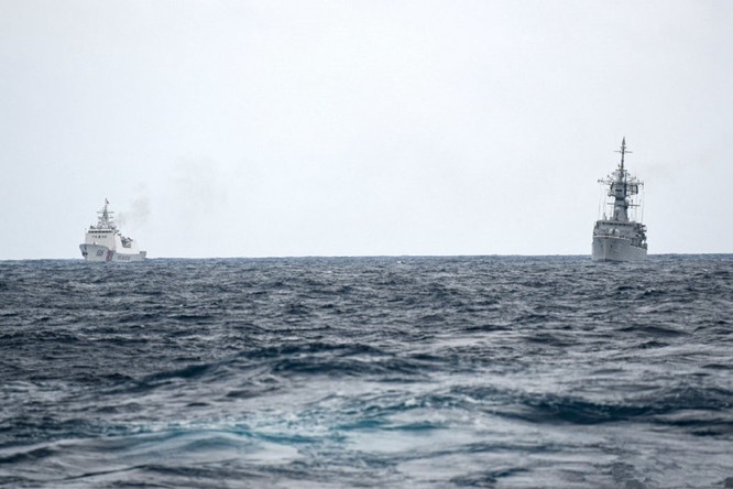 Indonesia công bố hình ảnh chi tiết cuộc đối đầu với tàu Trung Quốc trên vùng biển Natuna - ảnh 2