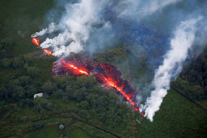 Hãi hùng cảnh núi lửa Kilanuea phun trào tạo nên cột khói bụi cao hàng nghìn mét trên bầu trời Hawaii ảnh 8