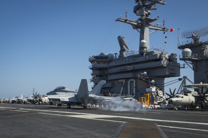 Tàu sân bay Carl Vinson