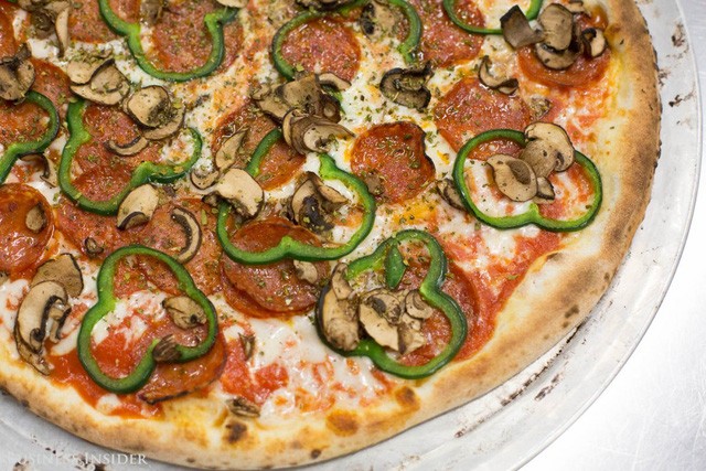 Được làm bởi robot, những chiếc pizza này sẽ là đối thủ đáng gờm của Dominos và Pizza Hut? - Ảnh 23. Được làm bởi robot, những chiếc pizza này sẽ là đối thủ đáng gờm của Dominos và Pizza Hut? - Ảnh 23.