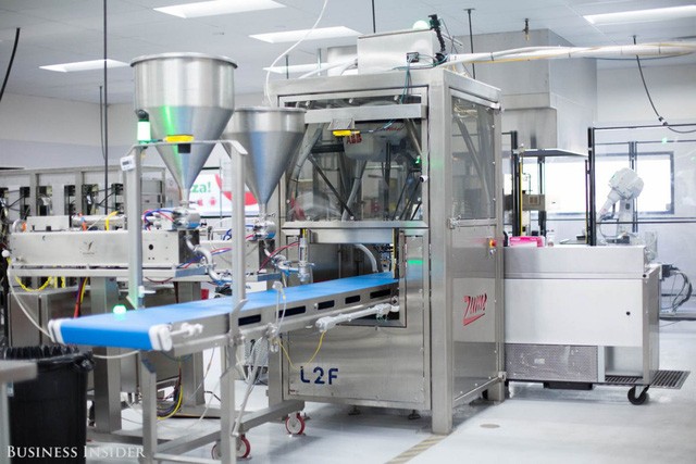 Được làm bởi robot, những chiếc pizza này sẽ là đối thủ đáng gờm của Dominos và Pizza Hut? - Ảnh 7. Được làm bởi robot, những chiếc pizza này sẽ là đối thủ đáng gờm của Dominos và Pizza Hut? - Ảnh 7.