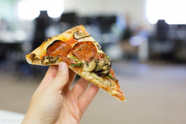 Được làm bởi robot, những chiếc pizza này sẽ là đối thủ đáng gờm của Dominos và Pizza Hut? - Ảnh 22. Được làm bởi robot, những chiếc pizza này sẽ là đối thủ đáng gờm của Dominos và Pizza Hut? - Ảnh 22.
