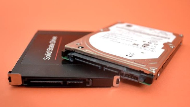 Khác với ổ đĩa HDD, ổ đĩa SSD không cần phải chống phân mảnh và thậm chí tuổi thọ sẽ bị ảnh hưởng nếu thường xuyên thực hiện quá trình chống phân mảnh