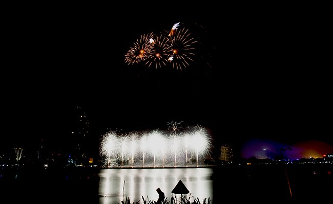 Mãn nhãn đêm khai mạc Lễ hội pháo hoa quốc tế Đà Nẵng 2017 ảnh 17