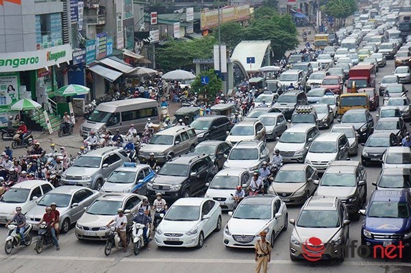 Hà Nội: Nhiều tuyến đường tê liệt suốt sáng vì ùn tắc ảnh 3