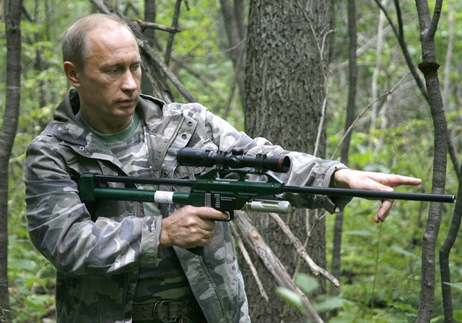 Ngày 31/8/2008. Tổng thống Vladimir Putin trong chuyến thăm khu bảo tồn thiên nhiên.