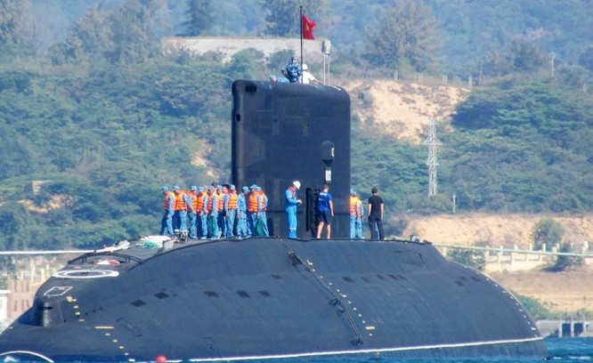 Tàu ngầm kilo và chiến hạm Gepard của hải quân Việt Nam