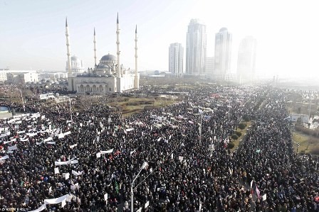 Biển người phản đối Charlie Hebdo ở Chechnya và Iran ảnh 2