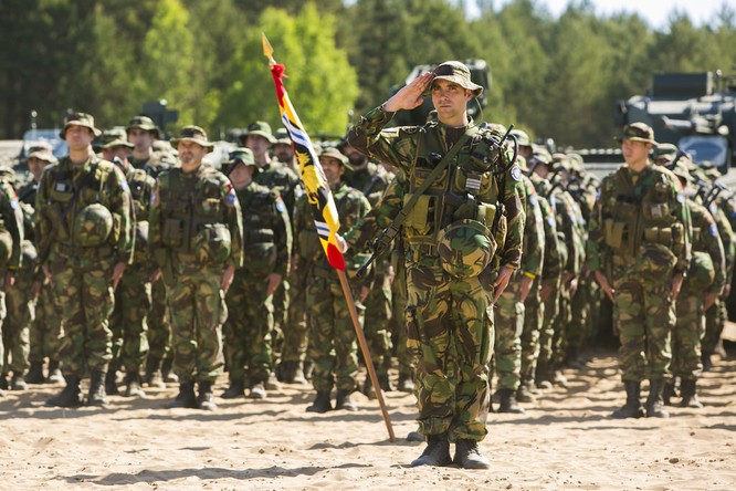 Chùm ảnh NATO phô diễn sức mạnh quân sự trong diễn tập Saber Strike 2015 ảnh 2