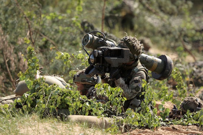 Chùm ảnh NATO phô diễn sức mạnh quân sự trong diễn tập Saber Strike 2015 ảnh 4