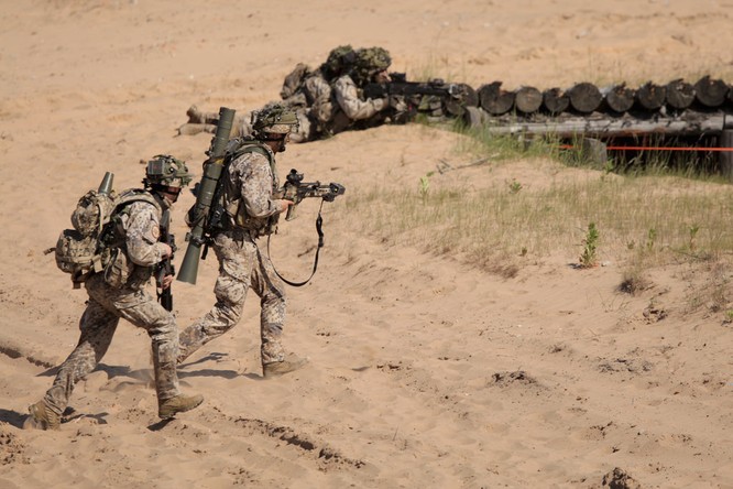 Chùm ảnh NATO phô diễn sức mạnh quân sự trong diễn tập Saber Strike 2015 ảnh 7