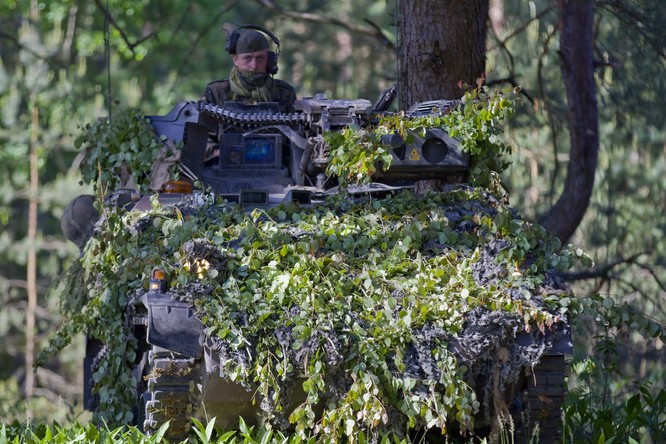 Chùm ảnh NATO phô diễn sức mạnh quân sự trong diễn tập Saber Strike 2015 ảnh 10