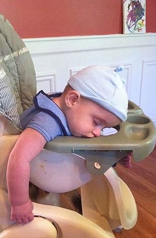 Cười ngất những tư thế ngủ khó đỡ của các thiên thần nhí ảnh 9