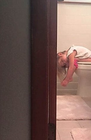 Cười ngất những tư thế ngủ khó đỡ của các thiên thần nhí ảnh 12