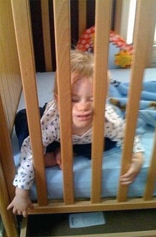 Cười ngất những tư thế ngủ khó đỡ của các thiên thần nhí ảnh 15
