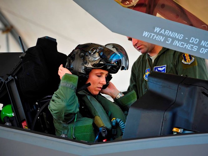 F-35 Lightning II luyện kỹ năng không chiến chống tiêm kích Nga ảnh 21