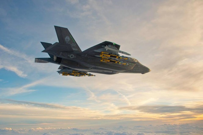 F-35 Lightning II luyện kỹ năng không chiến chống tiêm kích Nga ảnh 25