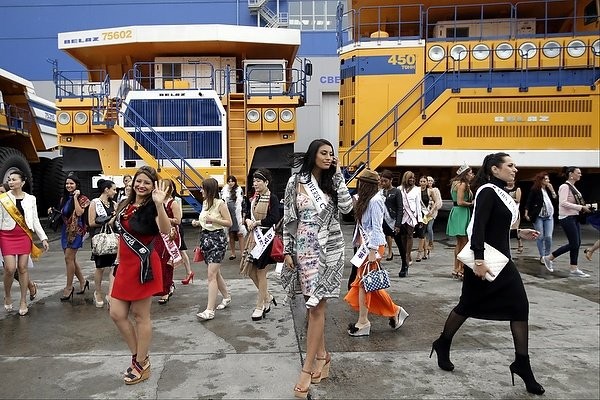 Chiêm ngưỡng nhan sắc tuyệt vời của "Hoa hậu Hoàn vũ" - cô gái của bộ lạc Indian ảnh 5