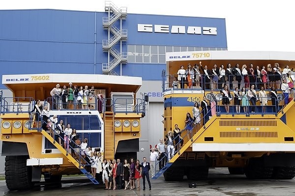 Chiêm ngưỡng nhan sắc tuyệt vời của "Hoa hậu Hoàn vũ" - cô gái của bộ lạc Indian ảnh 9