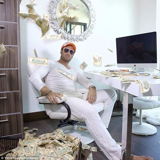 Biệt thự Playboy quanh năm tiệc tùng, gái đẹp ảnh 4