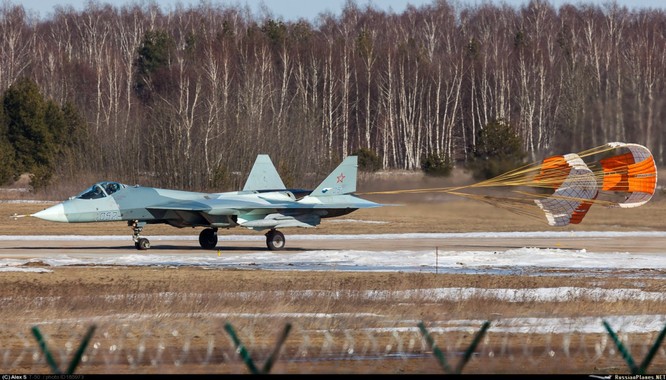 Siêu tiêu kích T-50 thủ nghiệm mang vũ khí tấn công ảnh 3