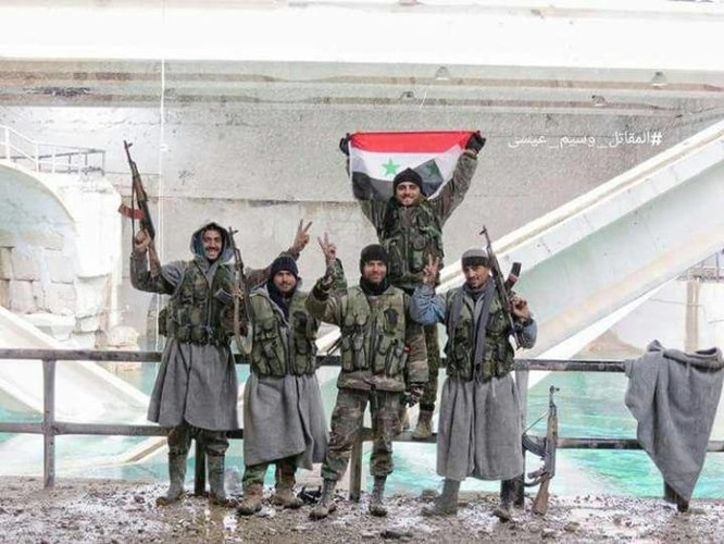 Video chiến sự Syria: Quân Assad làm chủ hoàn toàn nguồn sống Damascus ảnh 5
