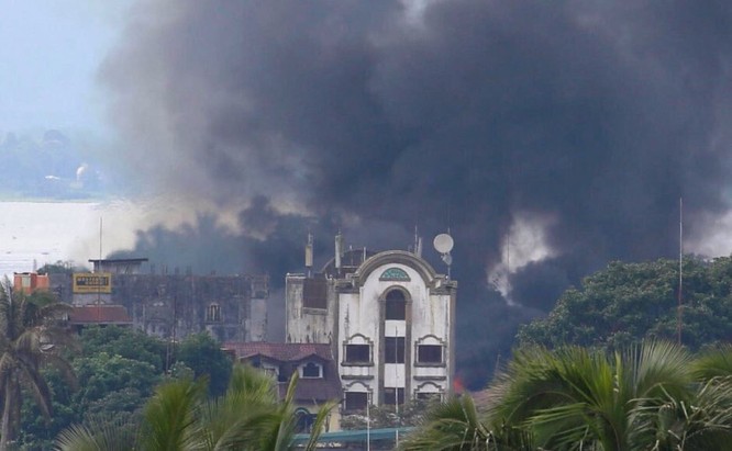 Quân đội Philippines tiêu diệt 61 tay súng IS trong chiến dịch tái chiếm Marawi (chùm video) ảnh 3