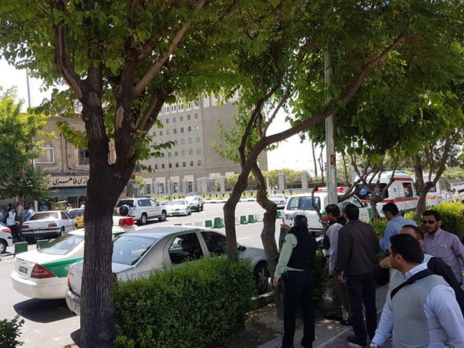 IS tấn công quốc hội và lăng mộ lãnh đạo Iran ảnh 5