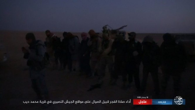Quân đội Syria bại trận trước IS trên chiến trường Raqqa ảnh 1