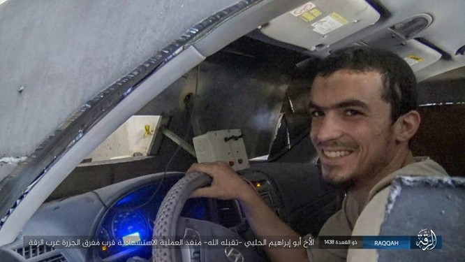 IS tung 4 xe bom tự sát tấn công liên tiếp người Kurd tại Raqqa ảnh 2