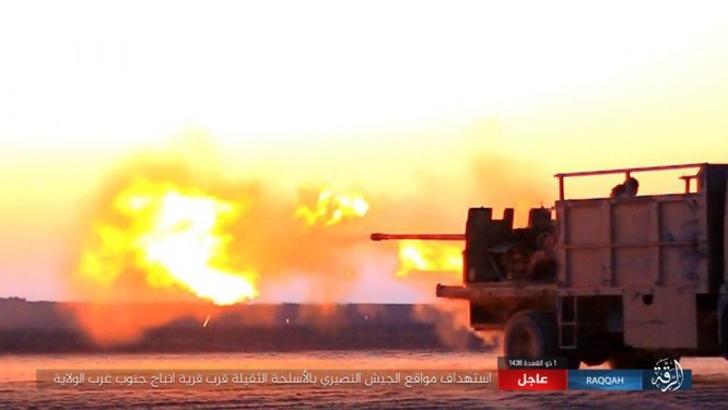 Bại trận liên tiếp, IS điên cuồng chống cự quân đội Syria ảnh 2